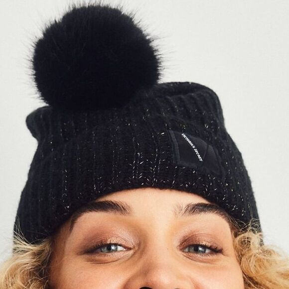 VICTORIA’S SECRET Women’s Ribbed Knit Metallic Pom Beanie Hat - Picture 4 of 6